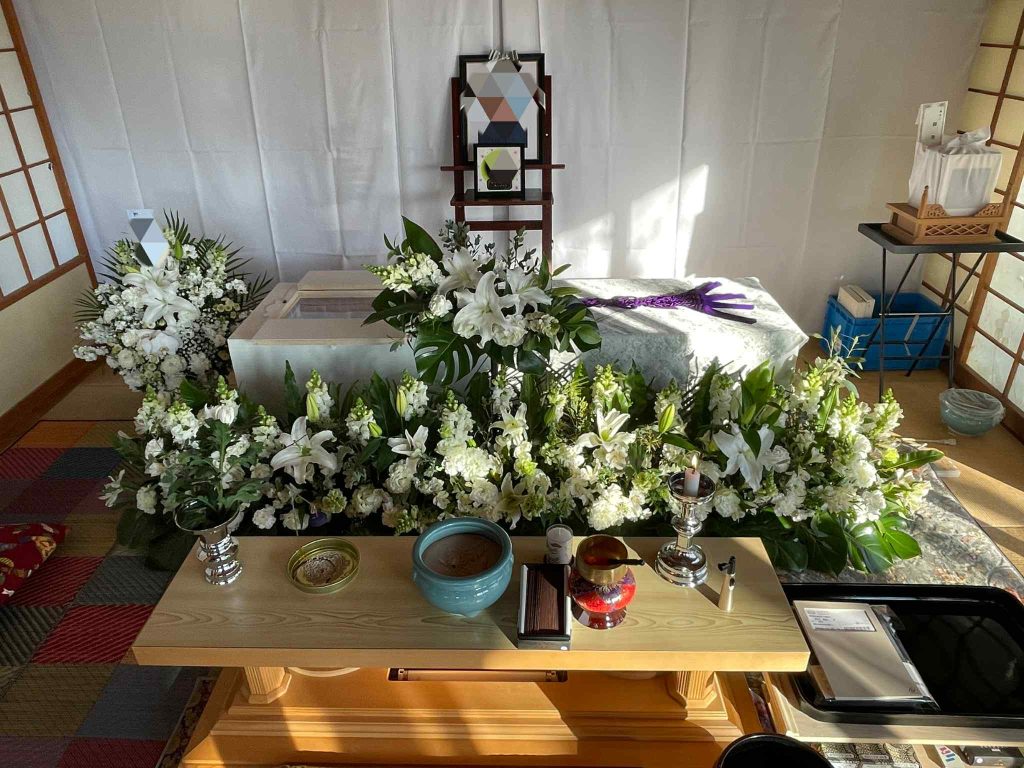 祭壇をお飾りする部屋の装飾