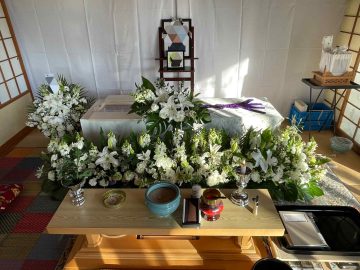 祭壇をお飾りする部屋の装飾